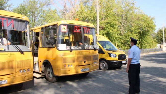 Перед стартом учебного года в Соль-Илецке проверили школьные автобусы 