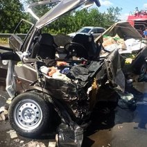 Под Оренбургом на Загородном шоссе в страшной аварии автомобиль разлетелся на части