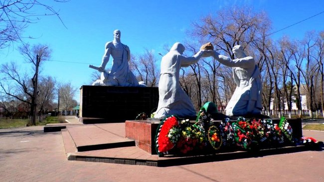 Как в Соль-Илецке возводили памятник воинам Великой Отечественной войны