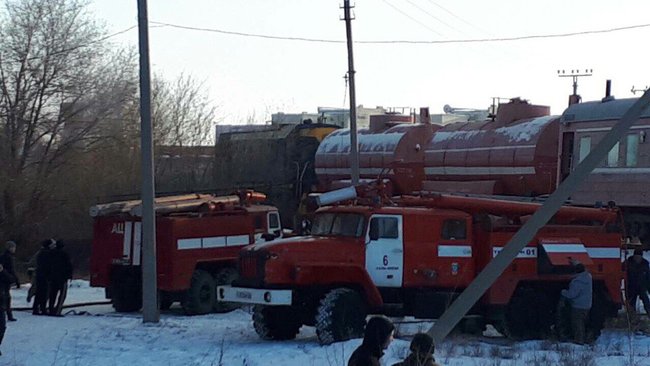 В Соль-Илецке на место тушения гостинично-ресторанного комплекса прибыл пожарный поезд