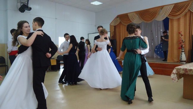 Соль-Илецкие школьники стали участниками бала 