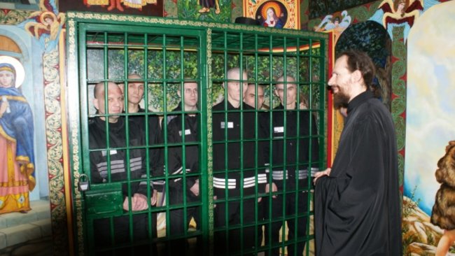 Осужденные «Черного дельфина» беседовали с диаконом 