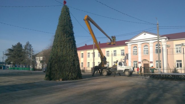 До открытия главной елки в Соль-Илецке осталось меньше месяца