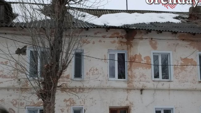 В Соль-Илецке под тяжестью снега провалилась крыша жилого дома