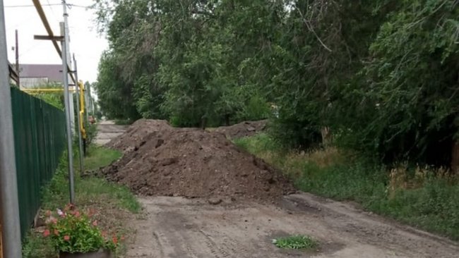 Жителей центра Соль-Илецка держат заблокированными больше недели