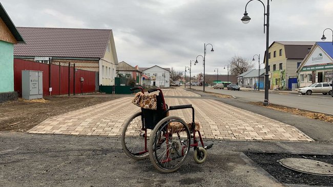 По новым тротуарам Соль-Илецка инвалидам можно передвигаться только «задним ходом»