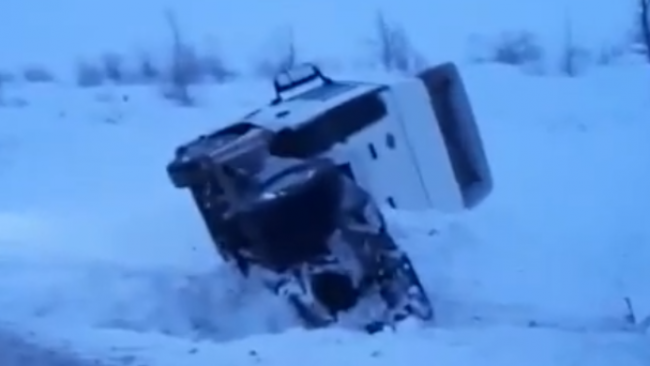 Грузовик слетел в кювет на трассе под Соль-Илецком