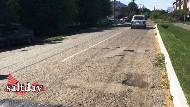 К середине лета ямочный ремонт в Соль-Илецке так и не завершили