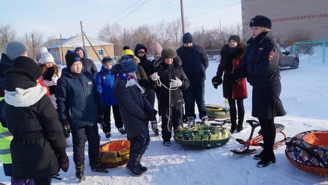 В селе Дружба, где подросток выпал из тюбинга и влетел в дерево, провели профилактическую акцию