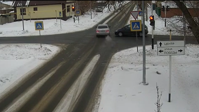 «Заколдованный» перекресток: в Соль-Илецке очередной проезд на красный свет закончился ДТП