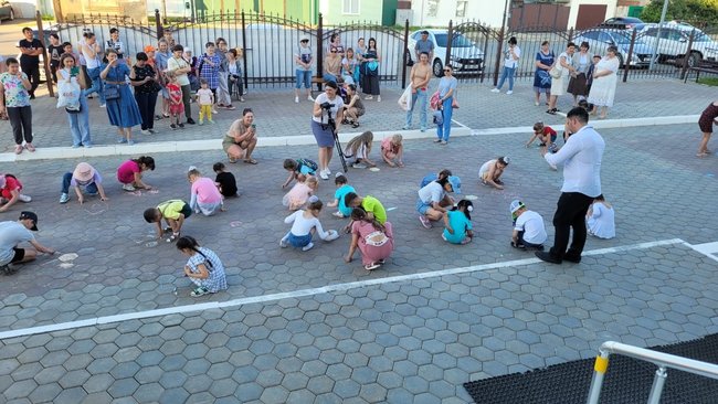 В Соль-Илецке прошло праздничное мероприятие «Веселая карусель» ко дню защиты детей