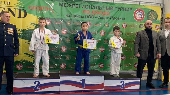 Шестнадцать наград завоевали дзюдоисты из Соль-Илецка на межрегиональных соревнованиях