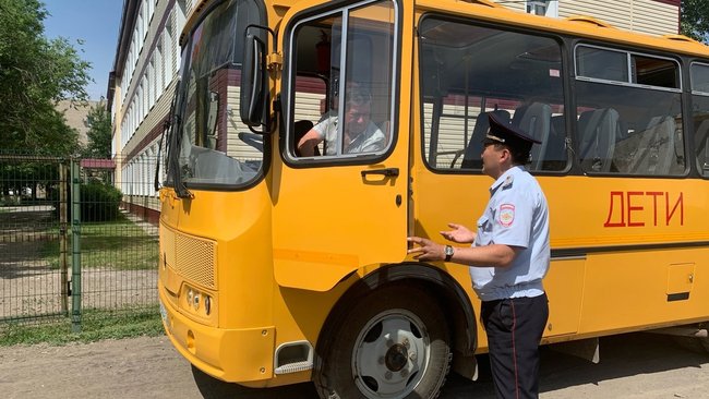 В Соль-Илецке проверили техническое состояние школьных автобусов