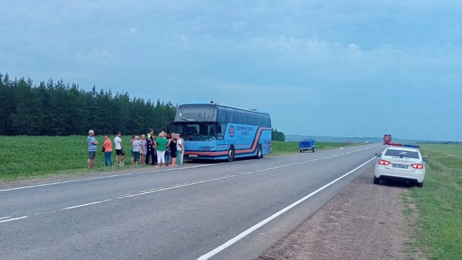 Автобус с туристами из Соль-Илецка сломался в 40-градусную жару в Абдулинском районе