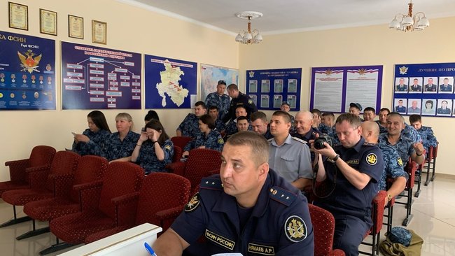 В Соль-Илецке представители ГИБДД провели профилактическую беседу с сотрудниками ИК-6