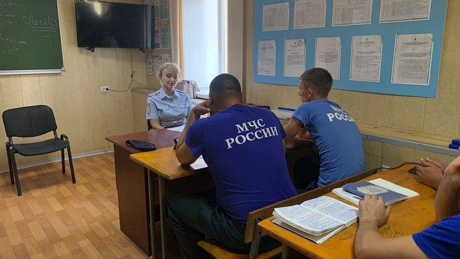 Сотрудники Госавтоинспекции Соль-Илецка провели профилактическую беседу с сотрудниками МЧС