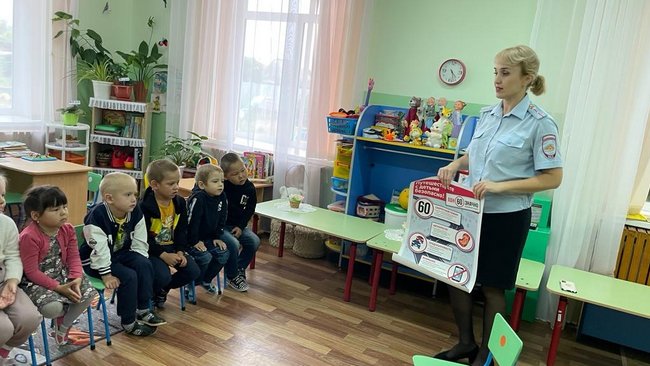 Инспектор по пропаганде БДД Соль-Илецка провела беседу с воспитанниками детсада