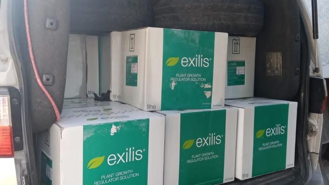 В Акбулаке задержали более 1000 литров пестицидов из Казахстана