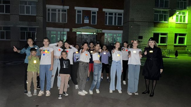 В Соль-Илецке прошел танцевальный флешмоб «Засветись» с участием школьников