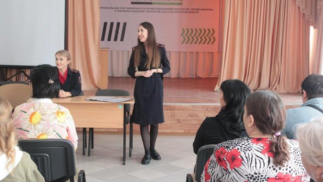 Инспектор ПДН провела беседу с родителями техникума на тему подростковой ответственности