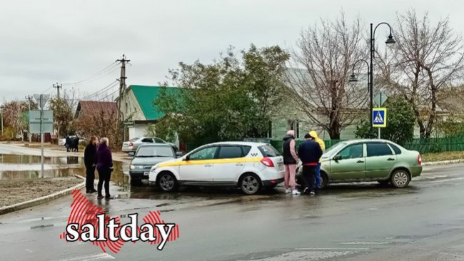 В центре Соль-Илецка столкнулись три автомобиля