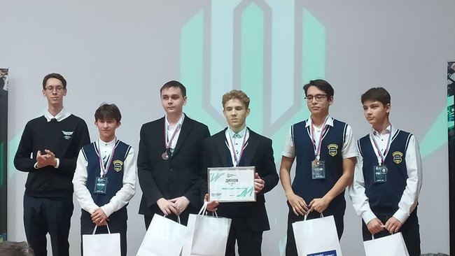 В Соль-Илецке лицей занял третье место в региональном этапе соревнований по компьютерному спорту