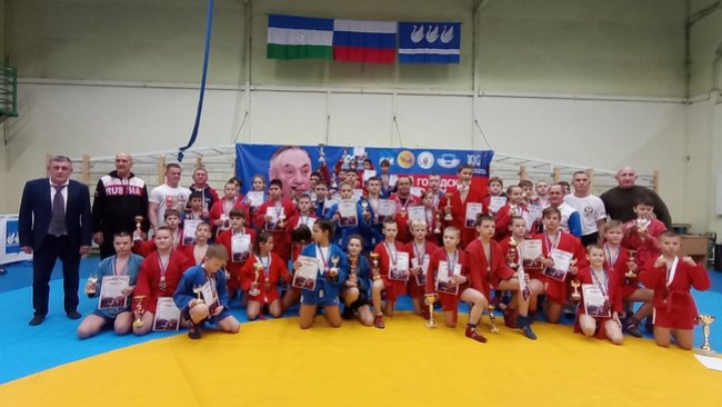 Четыре награды завоевали соль-илецкие спортсмены на открытом городском турнире по самбо