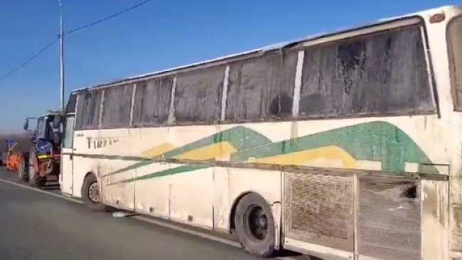 Не день мигрантов: на объездной на Соль-Илецк сломались автобус и минивэн с иностранцами