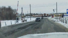 Федеральная трасса проваливается на переезде в Соль-Илецке