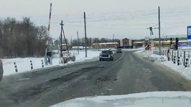 Федеральная трасса проваливается на переезде в Соль-Илецке