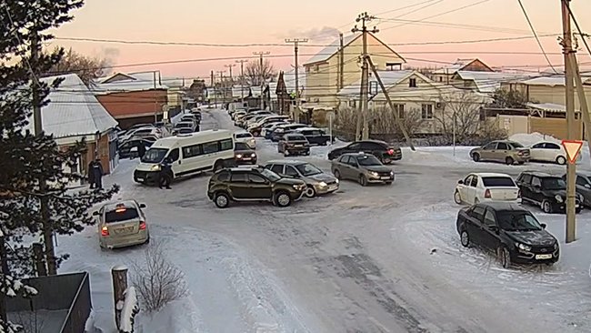 В Соль-Илецке возле больницы столкнулись два автомобиля