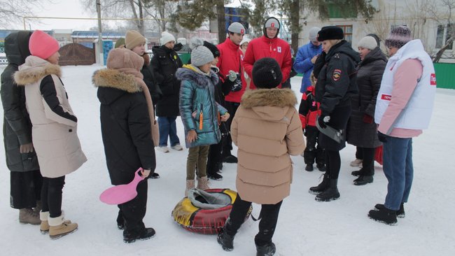 Госавтоинспекторы Соль-Илецка провели беседу с ребятами о правилах безопасного поведения при катании на горке