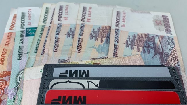 В Соль-Илецке иностранец нашел в такси банковскую карту и оплатил с нее товары на 6000 рублей