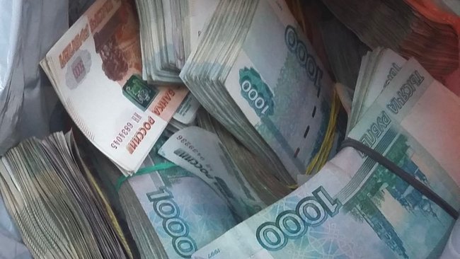 В Соль-Илецке рассмотрят уголовное дело курьера, забиравшего деньги для мошенников 