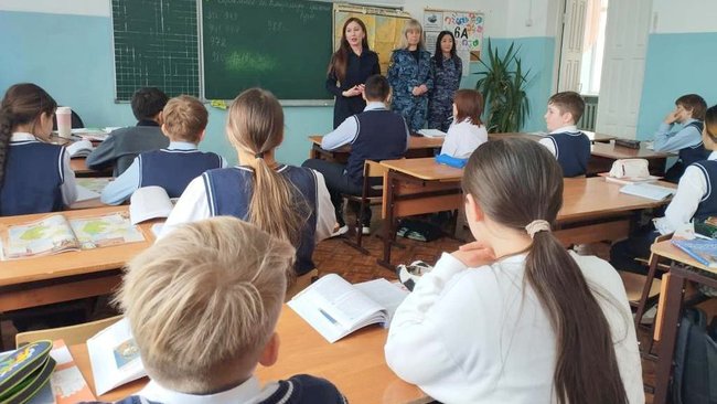 Инспектор ПДН Соль-Илецка провела беседу с лицеистами о правилах поведения в интернете