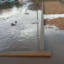 В Соль-Илецке строящаяся мусорная площадка стоит в воде после дождя