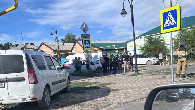 В Соль-Илецке в центре города в результате ДТП перевернулась «Гранта»