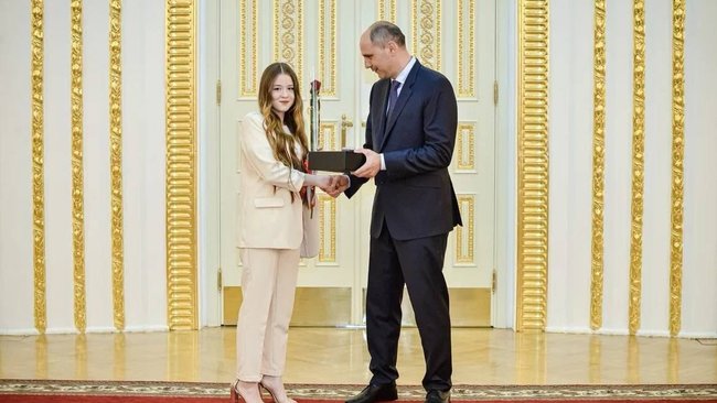 Соль-илецкая спортсменка Тагирова Дарина получила почетный знак «Золотая молодежь Оренбуржья»