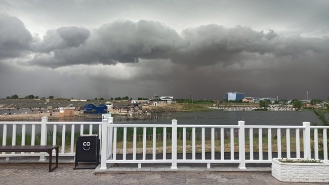 На Соль-Илецк обрушился ураганный ветер