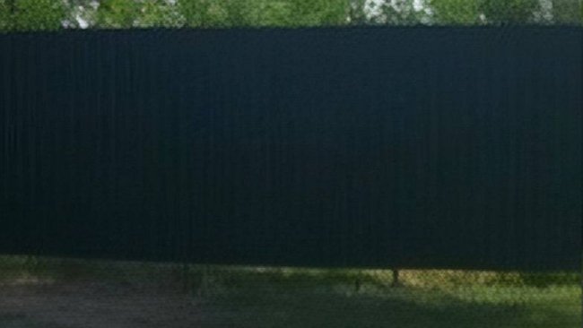 В Соль-Илецке суд разбирал спор из-за забора между соседями