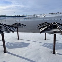 В Соль-Илецке незамерзающее соленое озеро покрылось снежной шубой