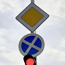 В Соль-Илецке появится сотня новых дорожных знаков 