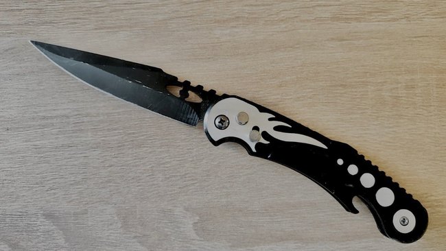 Житель Соль-Илецка пришел в суд со складным ножом