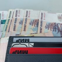 За передачу банковских карт другим лицам можно угодить в тюрьму