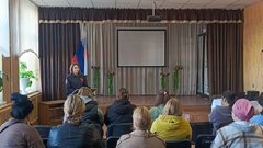 В Соль-Илецке инспектор ГИБДД рассказал родителям о рисках использования самокатов детьми