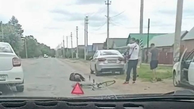 В Соль-Илецке водитель сбил велосипедиста на перекрёстке