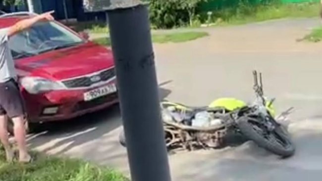 Юный мотоциклист столкнулся с легковушкой в центре Соль-Илецка