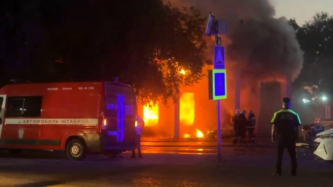 В Соль-Илецке произошел крупный пожар в супермаркете на улице Цвиллинга