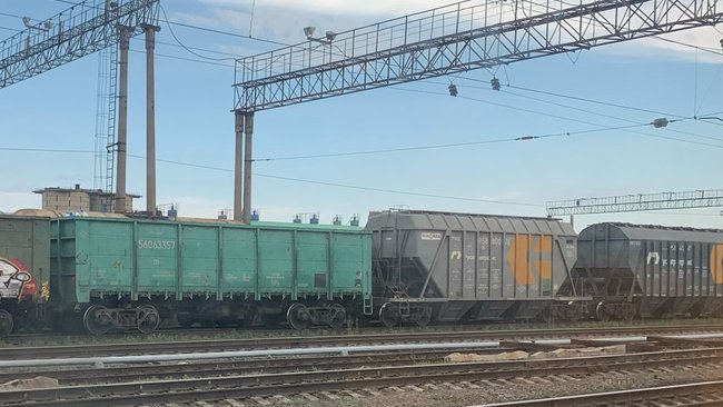 В Соль-Илецком округе на переезде поезд столкнулся с легковушкой