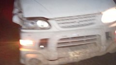 На трассе Оренбург - Соль-Илецк водитель сбил двух пешеходов, один скончался (18+)